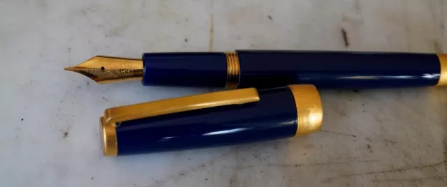 Magnifique Stylo Plume Jacques Herbin En Resine Bleu Royal - Finition Pl. Or 18K