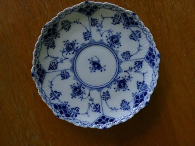 Royal Copenhagen Musselmalet blau Halbspitze Untertasse 14cm Form 1035 KS-232