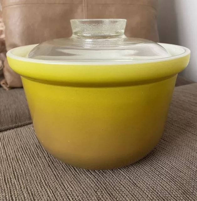 PYREX AGEE CROWN CASSEROLE TUBBY DISH WITH LID. MUSTARD YELLOW Vintage