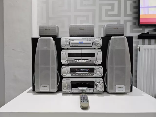 Sistema estéreo de alta fidelidad Technics SA-DV290 con altavoces envolventes y control remoto en caja.