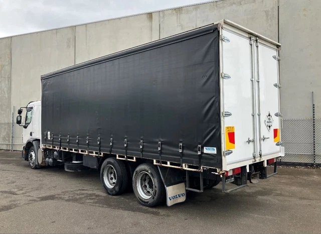 2007 VOLVO FE320 6x2 CURTAINSIDE TRUCK 3