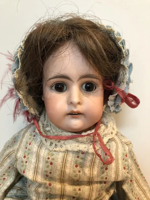 Ancienne poupée porcelaine corps en peau