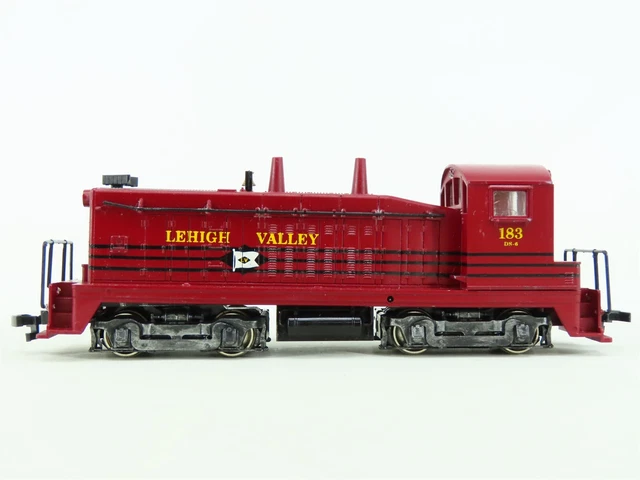 HO Scale Con-Cor/KATO LV Lehigh Valley EMD NW2 Diesel Switcher Locomotive #183