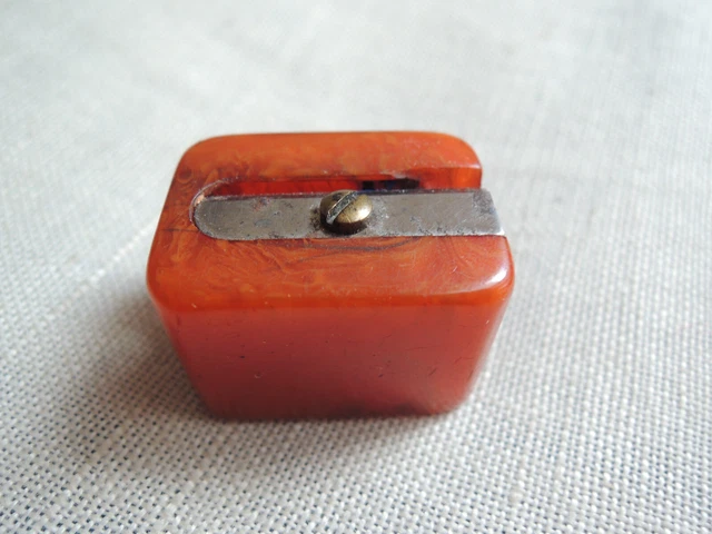 BAKELIT Doppel-Bleistift-Anspitzer Spitzer rot brauner Art déco Amber 1920