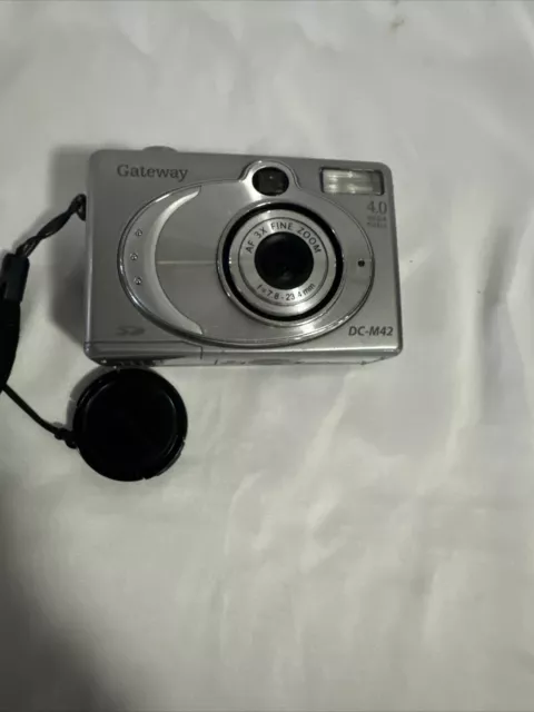 Gateway DC-M42 4.0MP Digital Camera - Silver-Parts!!