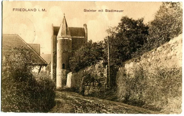 AK FRIEDLAND /Meckl. Steintor mit Stadtmauer um 1910