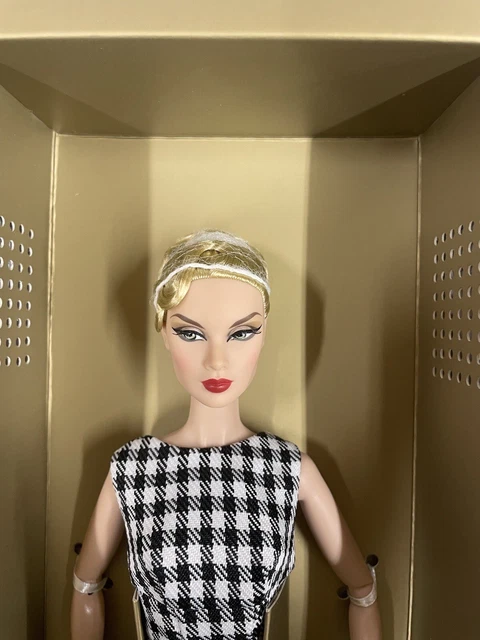 Integritytoys=Love Knot Of Gold-Victoire Roux-East 59Th-Dressed Doll-Nrfb.
