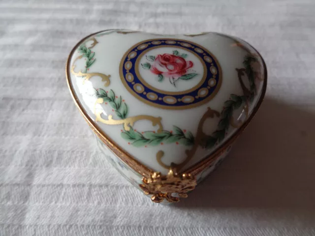 Boite A Bijoux Pilule Forme Coeur Porcelaine Haviland Louveciennes Limoges