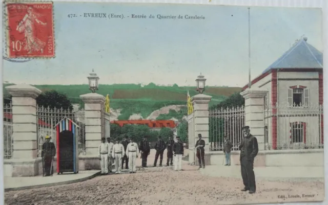 EVREUX 27 cpa entrée du quartier de cavalerie Animée Bon Etat 1907