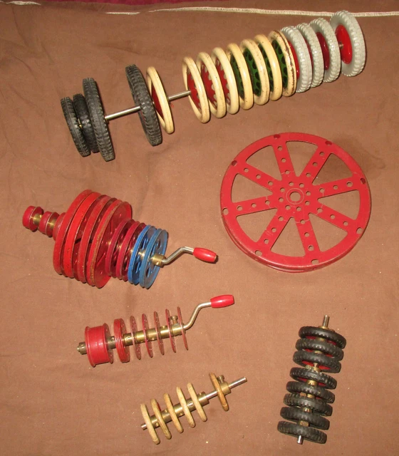 LOT ANCIENNES PIÈCES roues divers Meccano laiton EUR 70,00 - FR