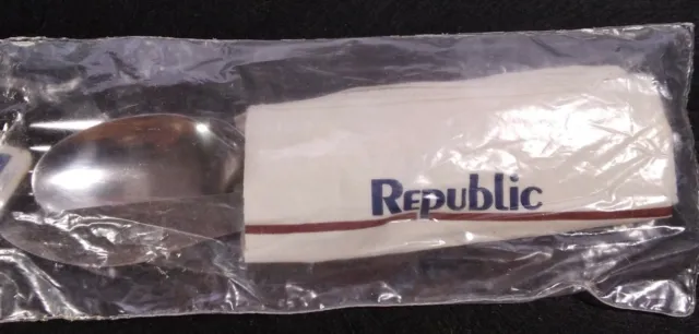 Republic Airlines Silverware Pack Vtg 1980 Original Rare VHTF NOS Sealed S&P Nap