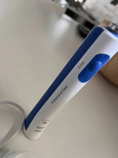 Oral-B Braun Spazzolino Elettrico Con  Timer Ogni 30 Secondi