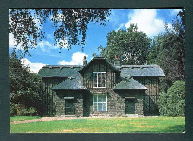 Queen Cottage, Kew Garden. Royal Botanic Gardens. Unused postcard