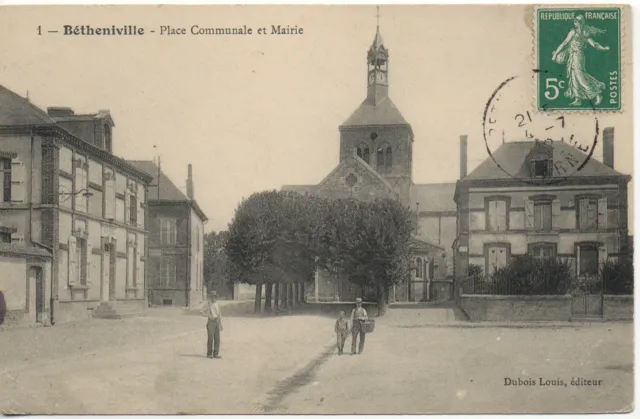 BETHENIVILLE - Marne - CPA 51 - la place communale et la Mairie