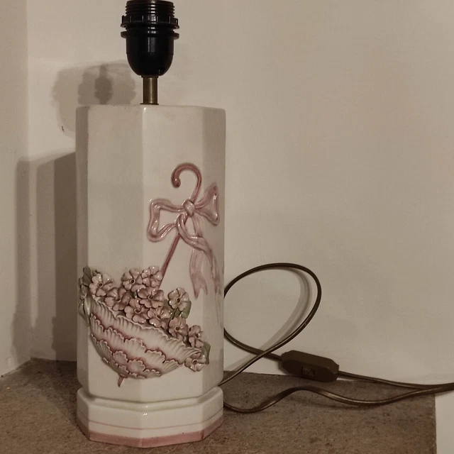 Grand pied de lampe vintage hexagonal en faïence ou céramique motifs en relief