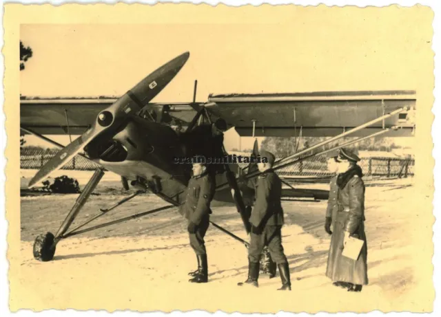 Orig. Foto Piloten mit Fieseler Storch Fi 156 Flugzeug am Flugplatz Heimat 1940