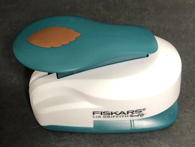 Golpe de palanca de hojas Fiskars Lia Griffith 1,86 in / 4,73 cm álbum de recortes artesanías