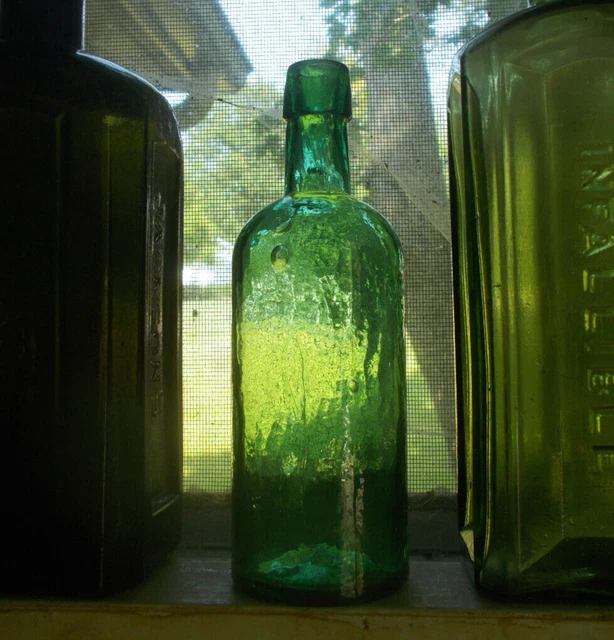 1870s PRETTY GREEN CRUDE WHITTLED CYLINDER INK OR MED BOTTLE APPLIED LIP 6 1/2"