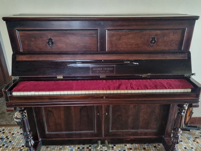 VENDU - Ancien piano droit en bois pour maison de poupées - Le Grenier de Lisette