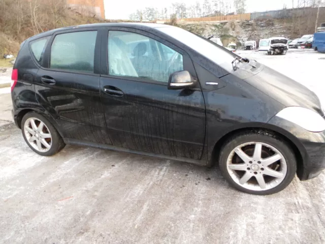 310 Mercedes A-Klasse A160 W169 Facelift schwarz 1,5 Benzin M266.920 zum Brechen 3