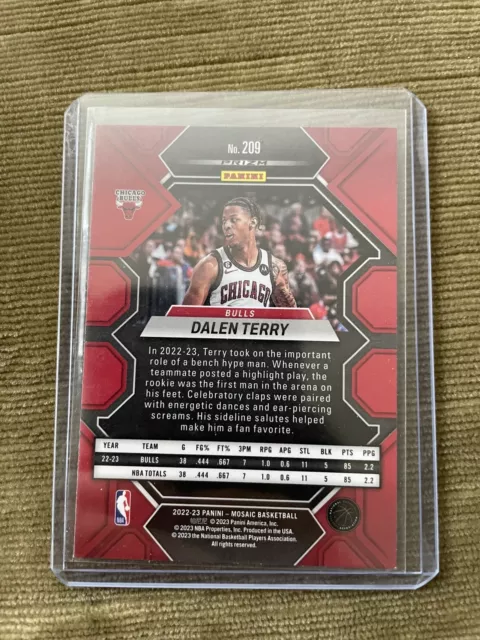 Dalen Terry 2022-23 Panini Mosaic Basketball Green Prizm Rookie Card #209 Bulls 2