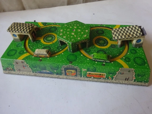 Ancien jouet mécanique ours golfeur parcours green tôle Japan
