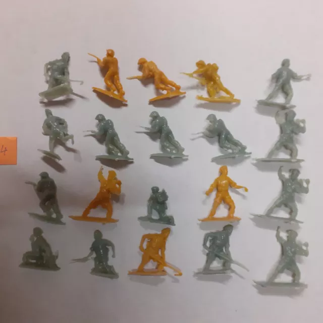 Airfix/Matschbox ?  Soldaten Figuren 1:72 stehend und laufend (4)