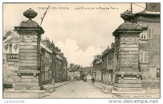 95 MAGNY EN VEXIN - the pillars and the rue de Paris