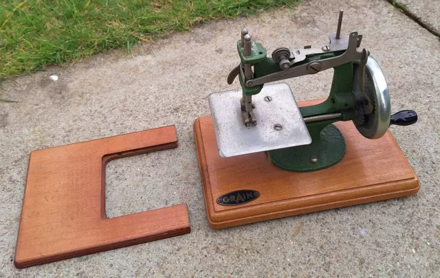 GRAIN Vintage Miniature compact child’s Sewing Machine, green, mk1