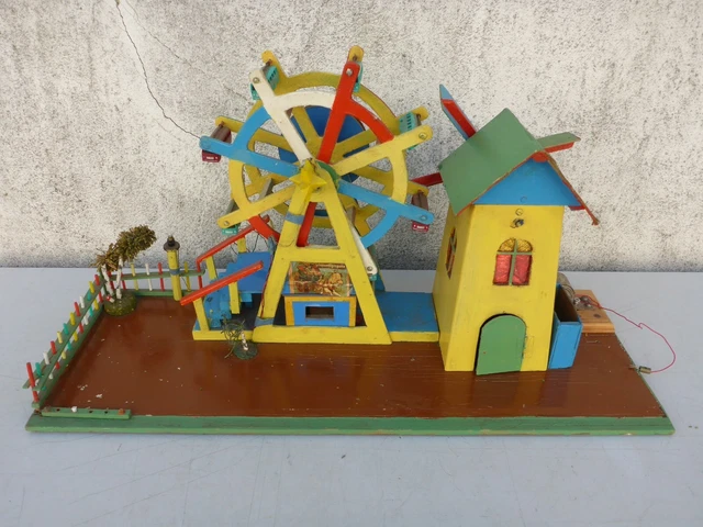 Jouet à Tirer En Bois Vintage - Personnage Et Manège Tournant - France