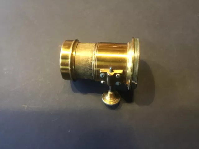 Altes Objektiv aus Messing