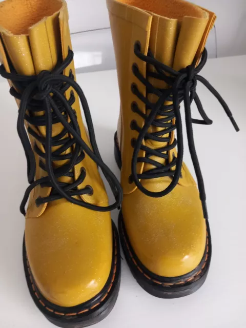 DR MARTENS YELLOW Sparking Boots UK 4 Waterproof Rubber Wellies 55.00 PicClick UK