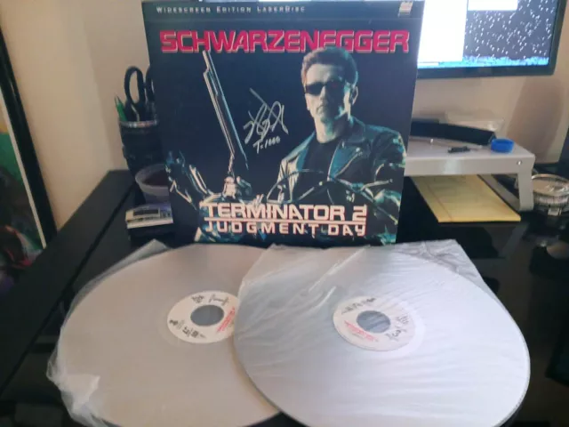 Terminator 2 Judgement Day Laserdisc - signed by Robert Patrick - JSA Certified Terminator 2 Judgement Day Laserdisc - signed by Robert Patrick - JSA Certified