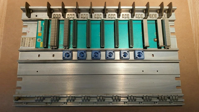 SIEMENS SIMATIC S5 6ES5 700-1LA12 Simatic S5 Subrack