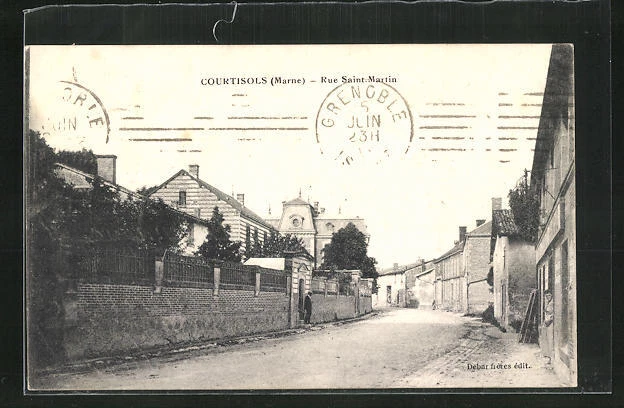 CPA Courtisols, Rue Saint-Martin, vue de la rue 1916