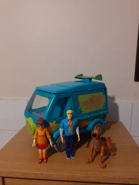 Scooby Doo The Mystery Machine Van With Characters Figures