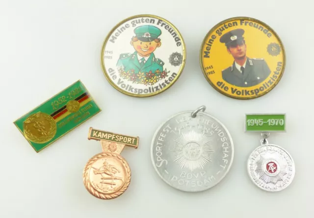 Kleines Konvolut DDR Abzeichen Pin Zollverwaltung Volkspolizei BDVP S0483