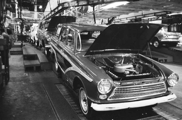 GENERAL SCENES INSIDE the Ford motor factory in Dagenham 1964 Old Photo ...