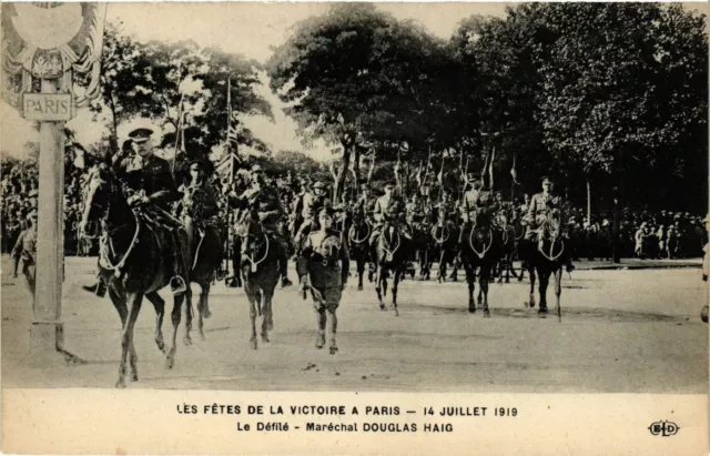 CPA AK Militaire Les Fetes de la Victoire a PARIS - Le Defile (362619)