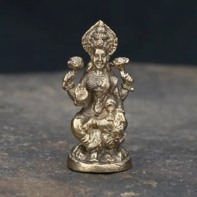 Mini Lakshmi Figur aus Messing - indische Göttin für Glück, Fülle & Wohlstand