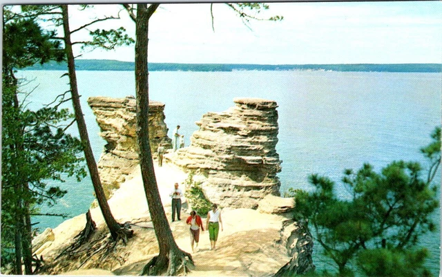 Miners Castle, Pictured Rocks, MUNISING, Michigan Postcard - Colourpicture
