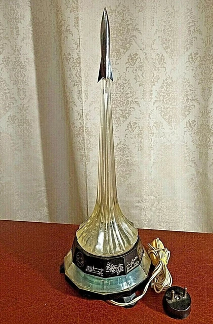 Lampada da tavolo vintage sovietica Cosmos. Originale dell'URSS