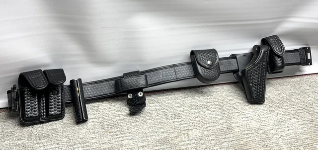 Used Bianchi leather police duty belt Chicago PD safariland basketweave glock