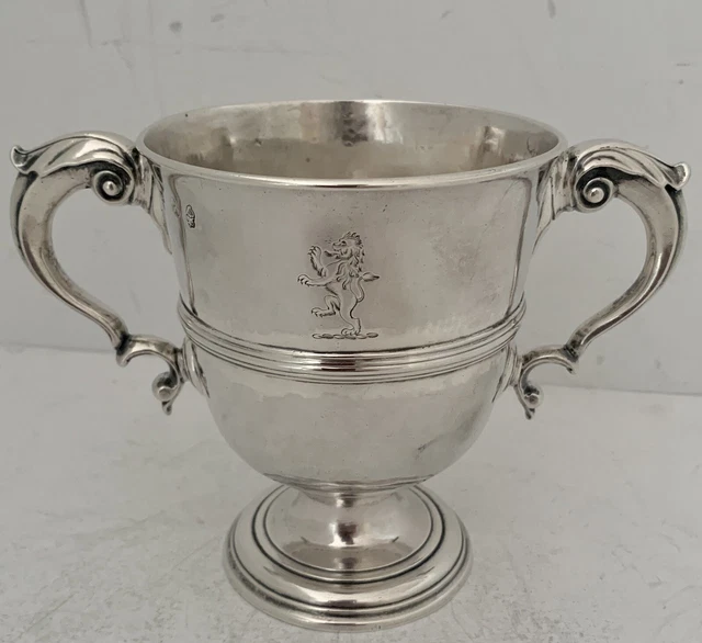 Early Irish Sterling 2 Handle Lion Crested Cup Samuel Walker Dublin Circ. 1750