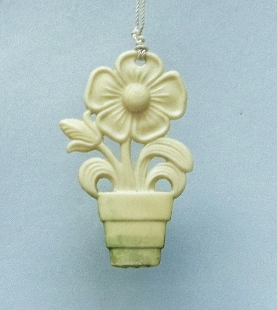 Vintage White Flower In Flower Pot Curtain Tie Back ~ Shade Pull ~ Mint