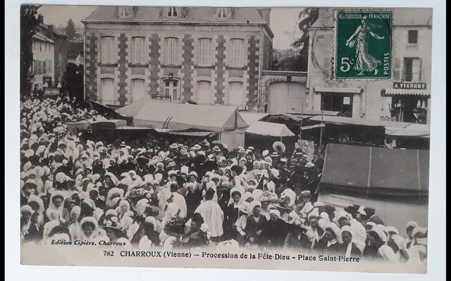 Locmine - CPA 56 _ LOCMINE (Morbihan) _ Une belle Procession {S36-22
