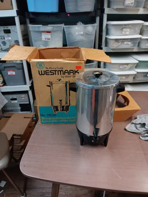 https://www.picclickimg.com/y6kAAOSw7tNlJuRM/Vintage-West-Bend-Westmark-30-cup-Coffee-Maker.webp
