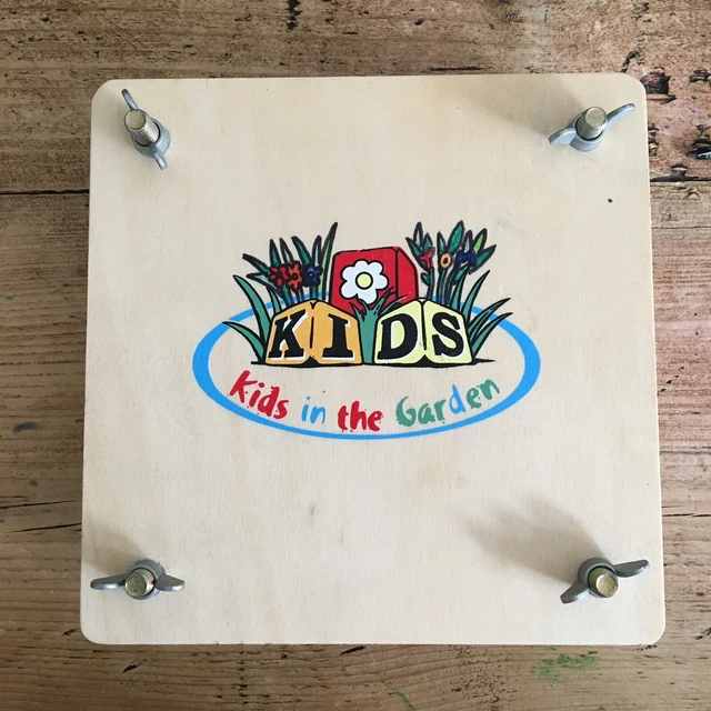Prensa de madera de hojas y flores para niños en el jardín 17,5 cm x 17,5 cm