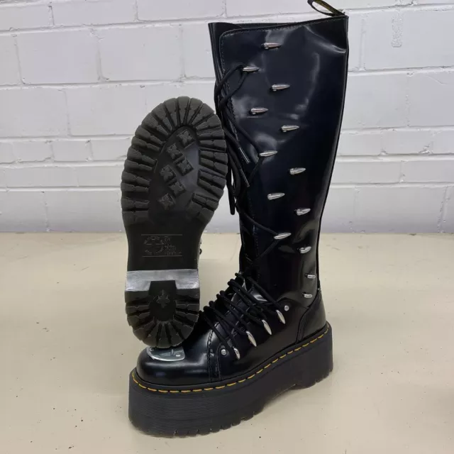 Dr martens 1b60 britain xl hot sale chunky knee boots in black