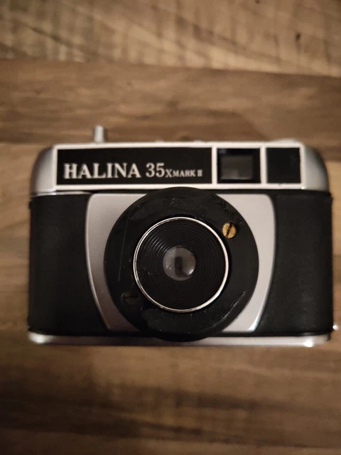 Cámara Halina 35 X Mark 11 en estuche negro original sin probar
